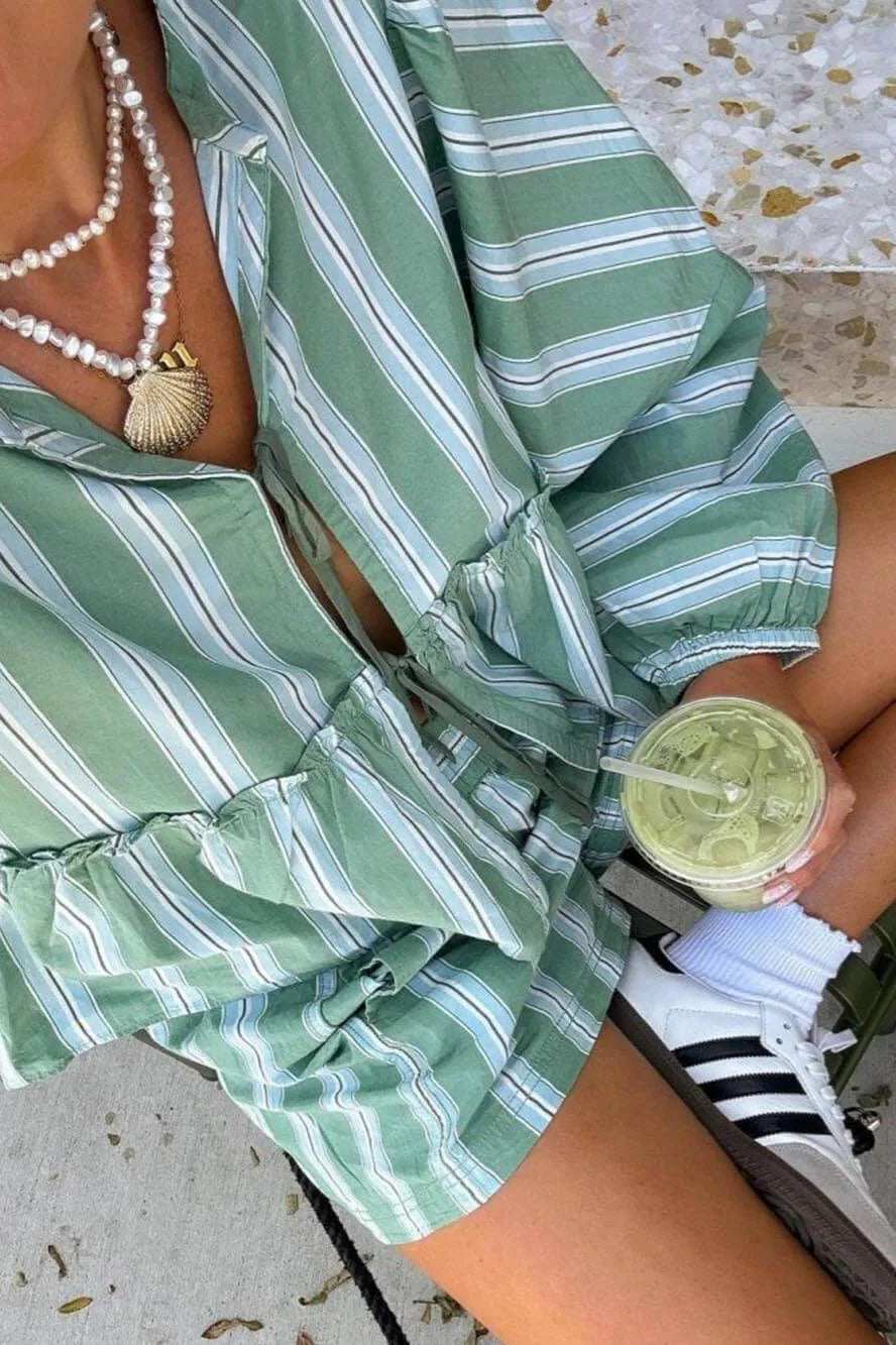 Sets aus Hemd und Shorts mit Streifenmuster und Laternenärmeln