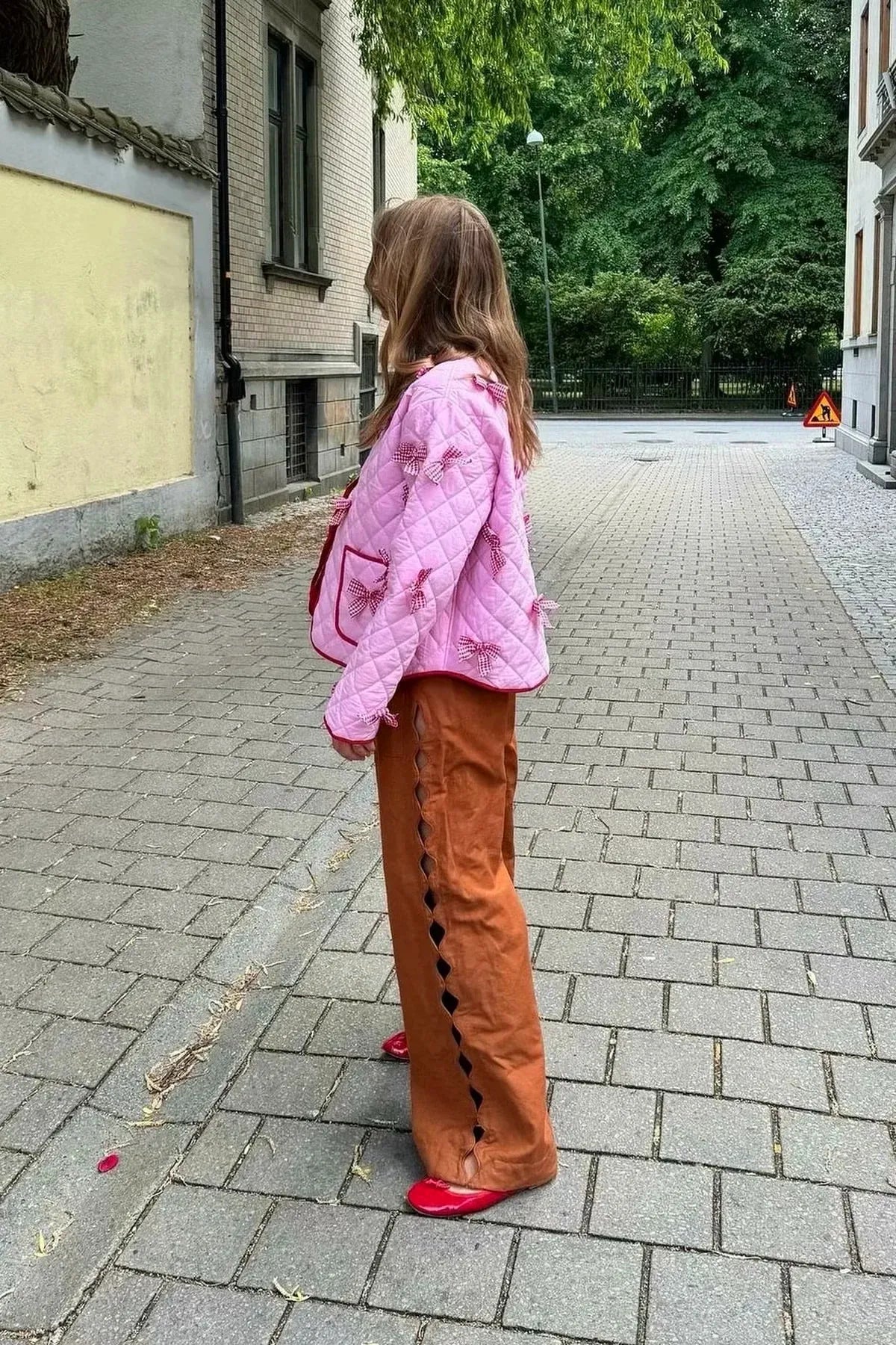 Lässige, tägliche, einfarbige Oberbekleidung mit Taschenschleifendekor und O-Ausschnitt