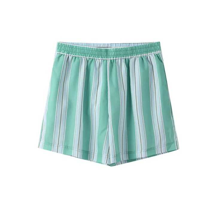Gestreifte Shorts und Bluse
