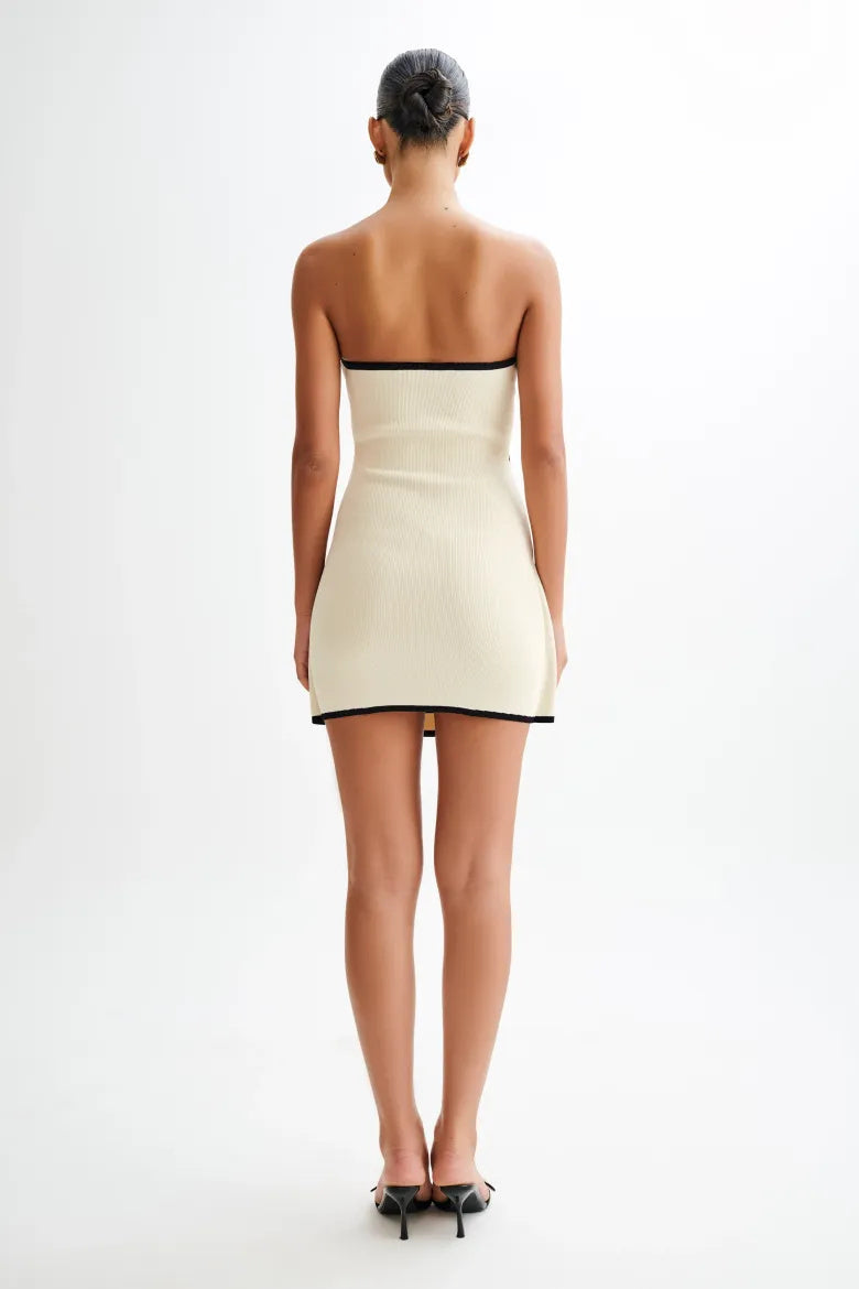 Trägerloses, asymmetrisches Mini-Strickkleid „Joanna“