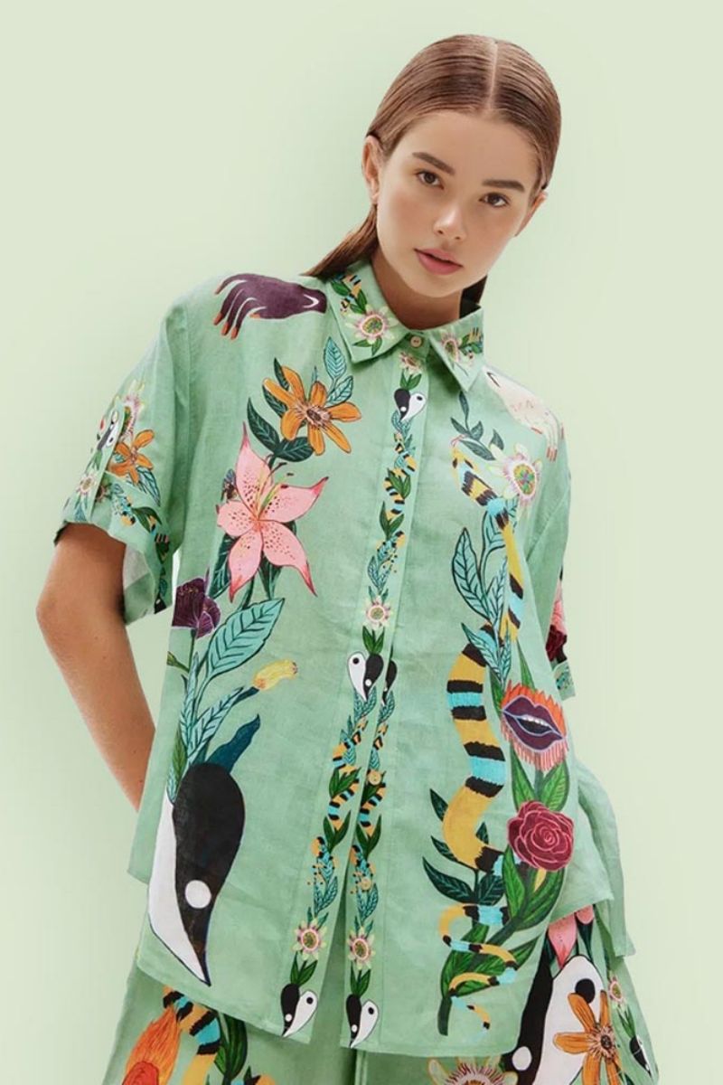 Einzigartiges Set aus lockerem Hemd und Shorts mit Ethno-Print
