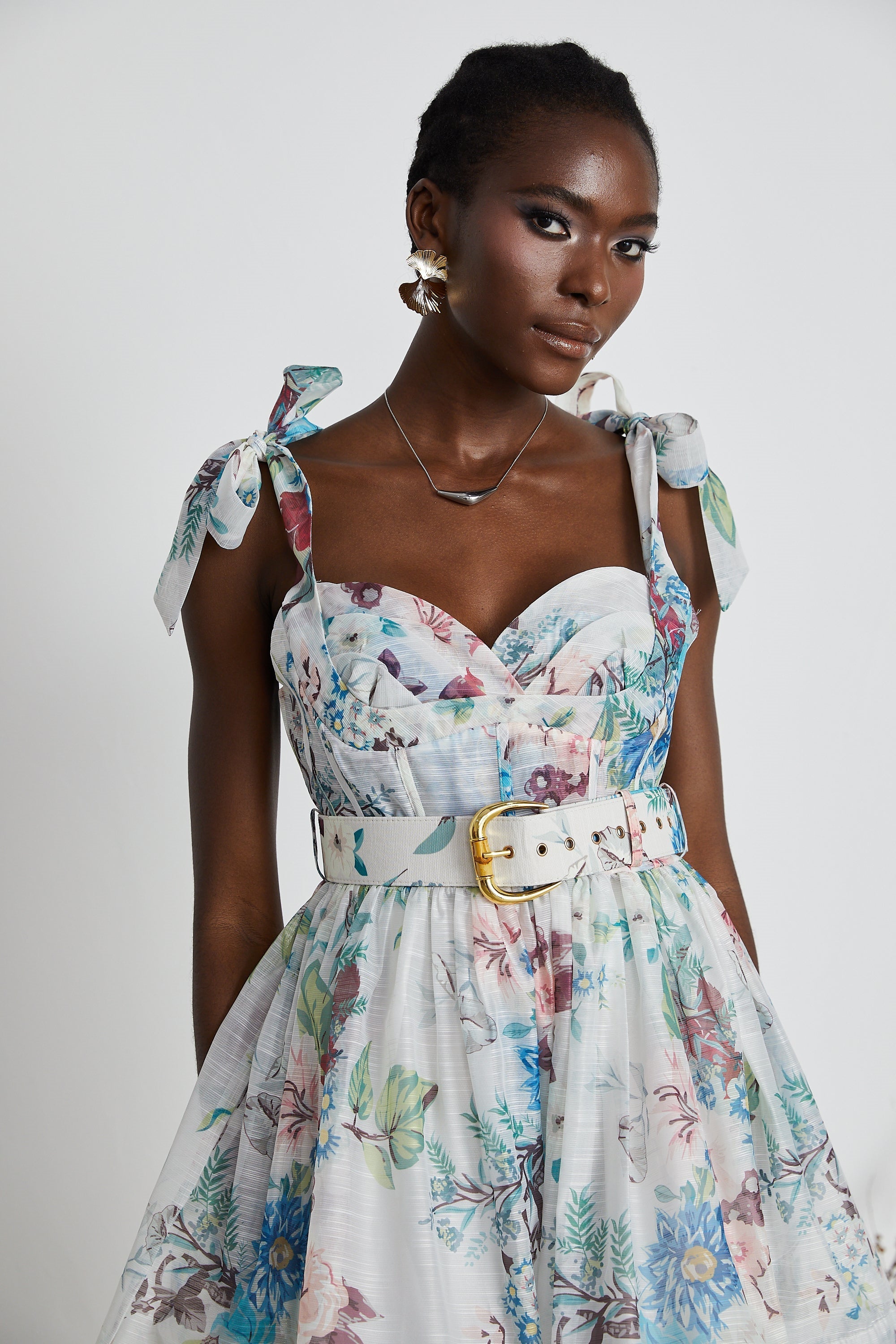 Ophelia – Minikleid mit Blumenprint und Gürtel