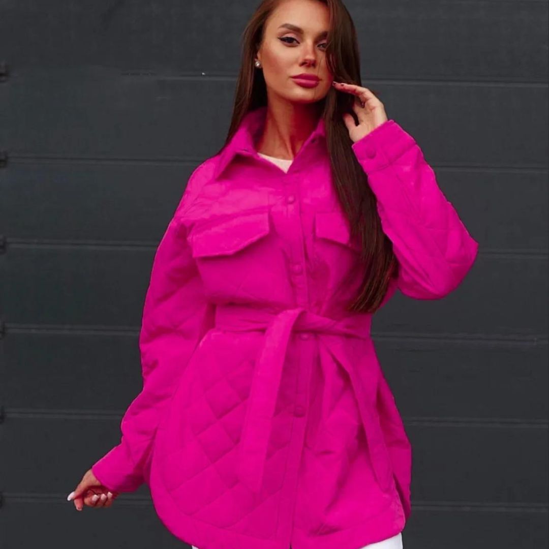 Klassische gesteppte Jacke mit Druckknöpfen