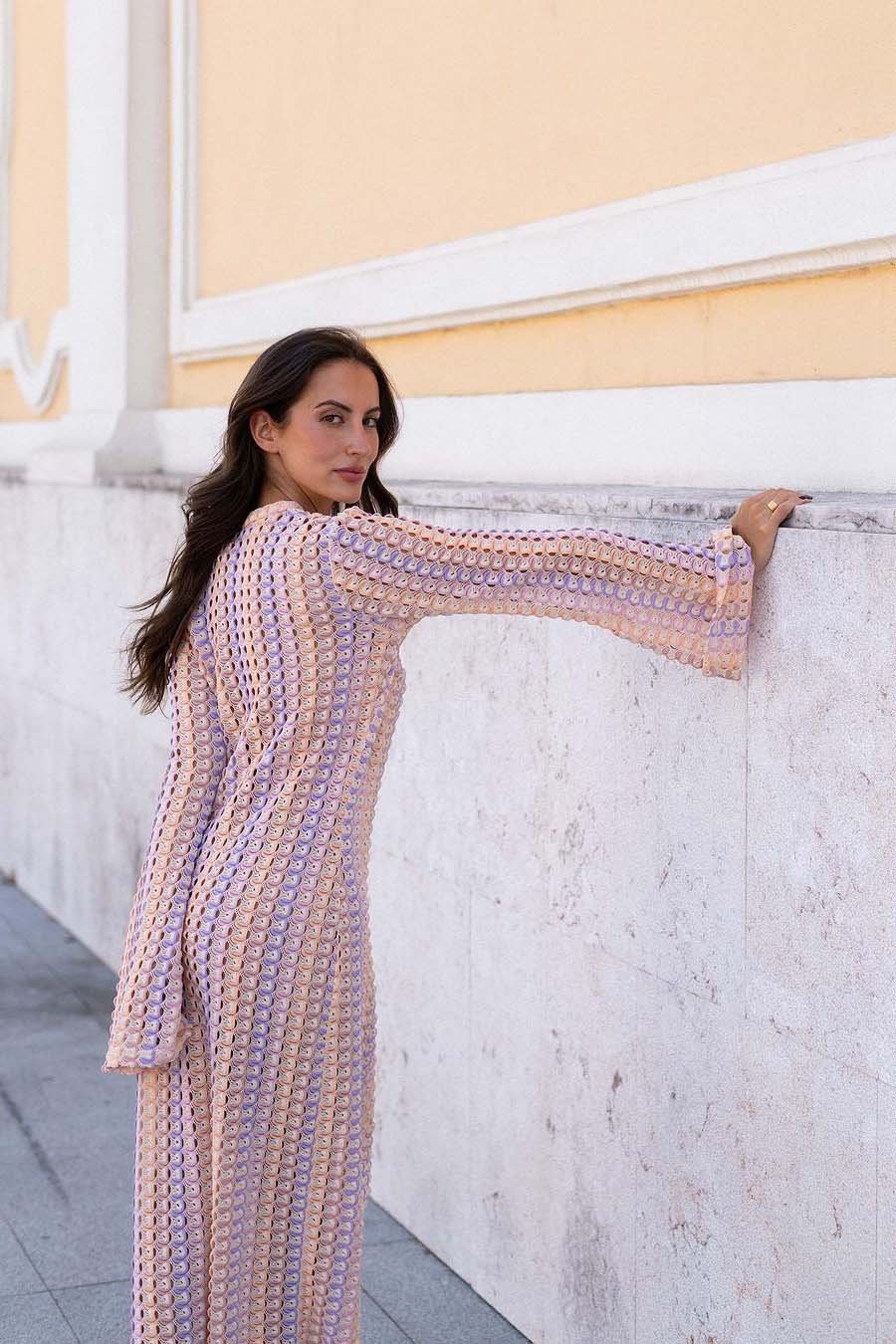 Boho-Maxikleid mit V-Ausschnitt und Glockenärmeln, gewellt, gestreift, gehäkelt, Strandurlaub-Maxikleid