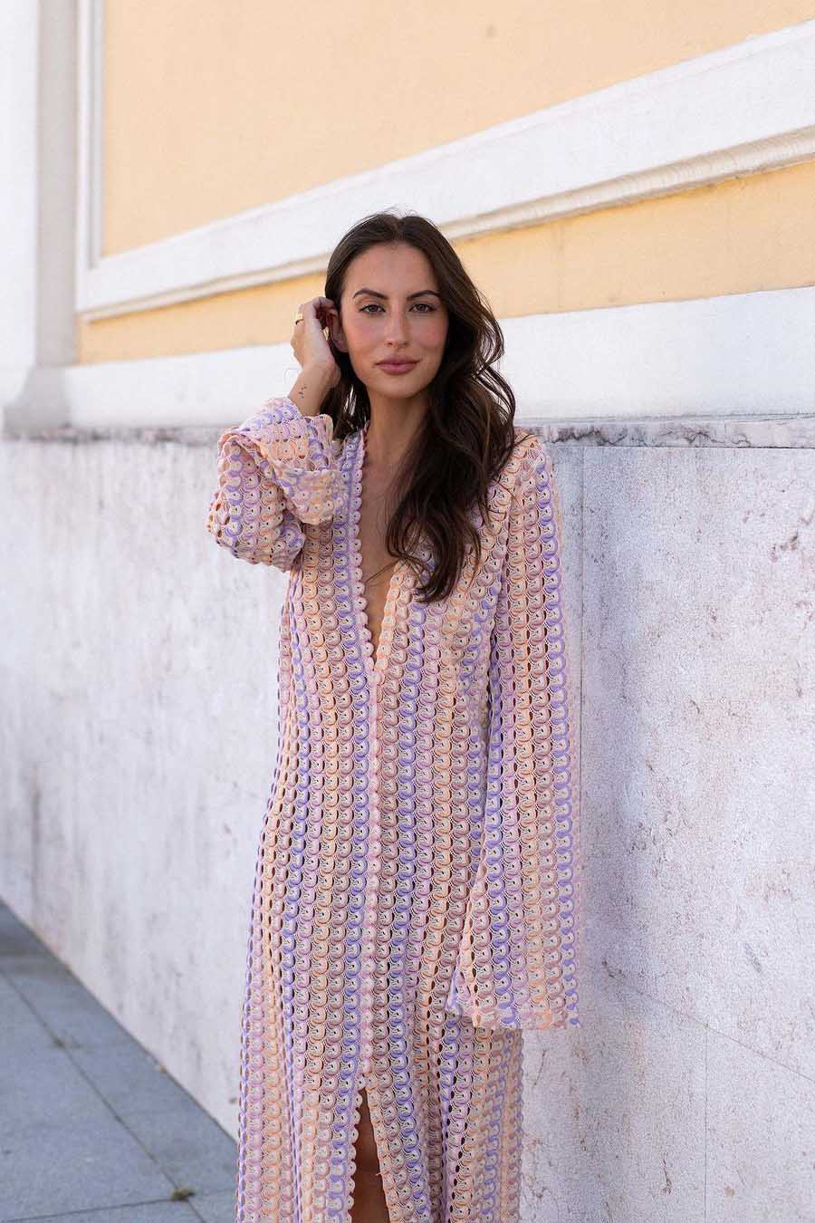 Boho-Maxikleid mit V-Ausschnitt und Glockenärmeln, gewellt, gestreift, gehäkelt, Strandurlaub-Maxikleid