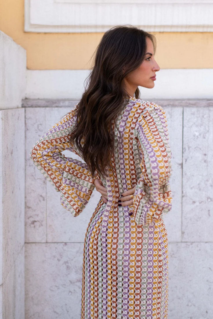 Boho-Maxikleid mit V-Ausschnitt und Glockenärmeln, gewellt, gestreift, gehäkelt, Strandurlaub-Maxikleid