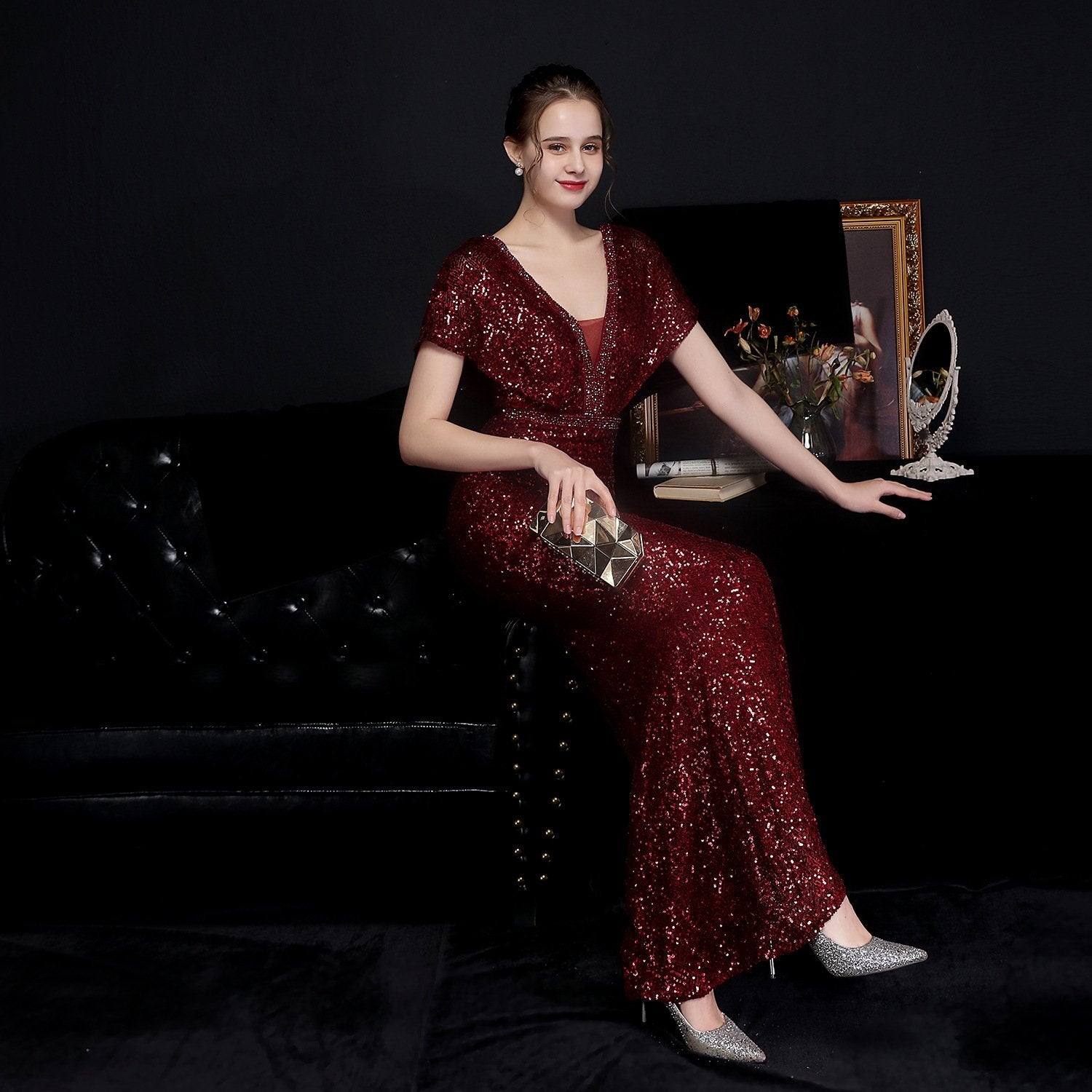 Jinara | Elegantes Pailletten V-Ausschnitt Kleid mit Schleppe