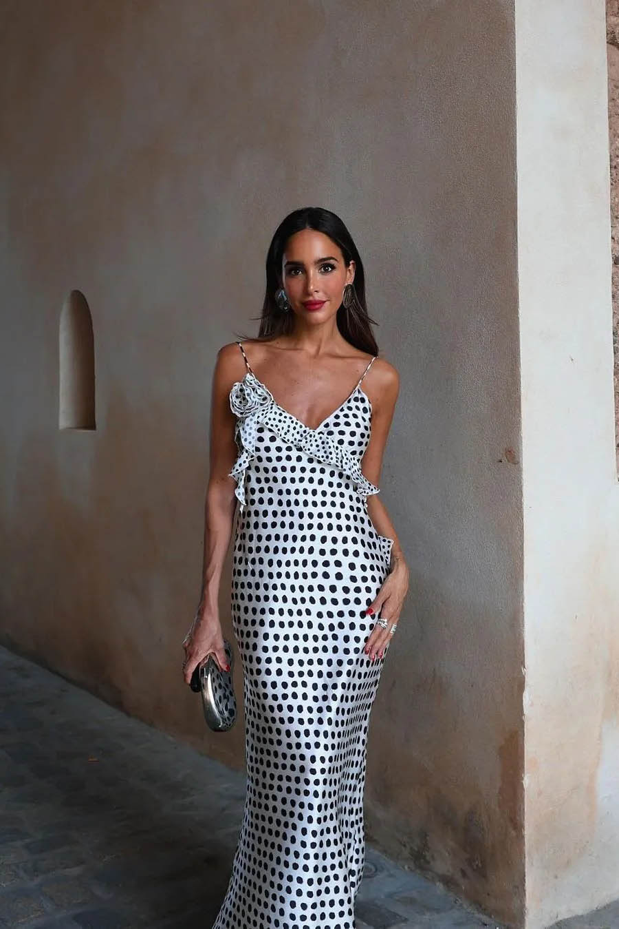 Robe longue imaginative à bretelles en dentelle guipure à volants et à pois
