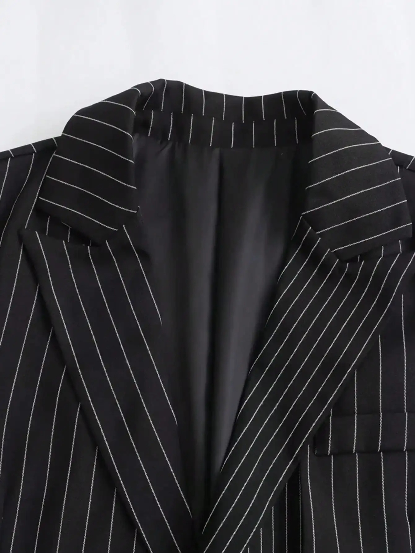 Blazer rayé pour femme avec fermeture boutonnée à la cheville - Classique et élégant