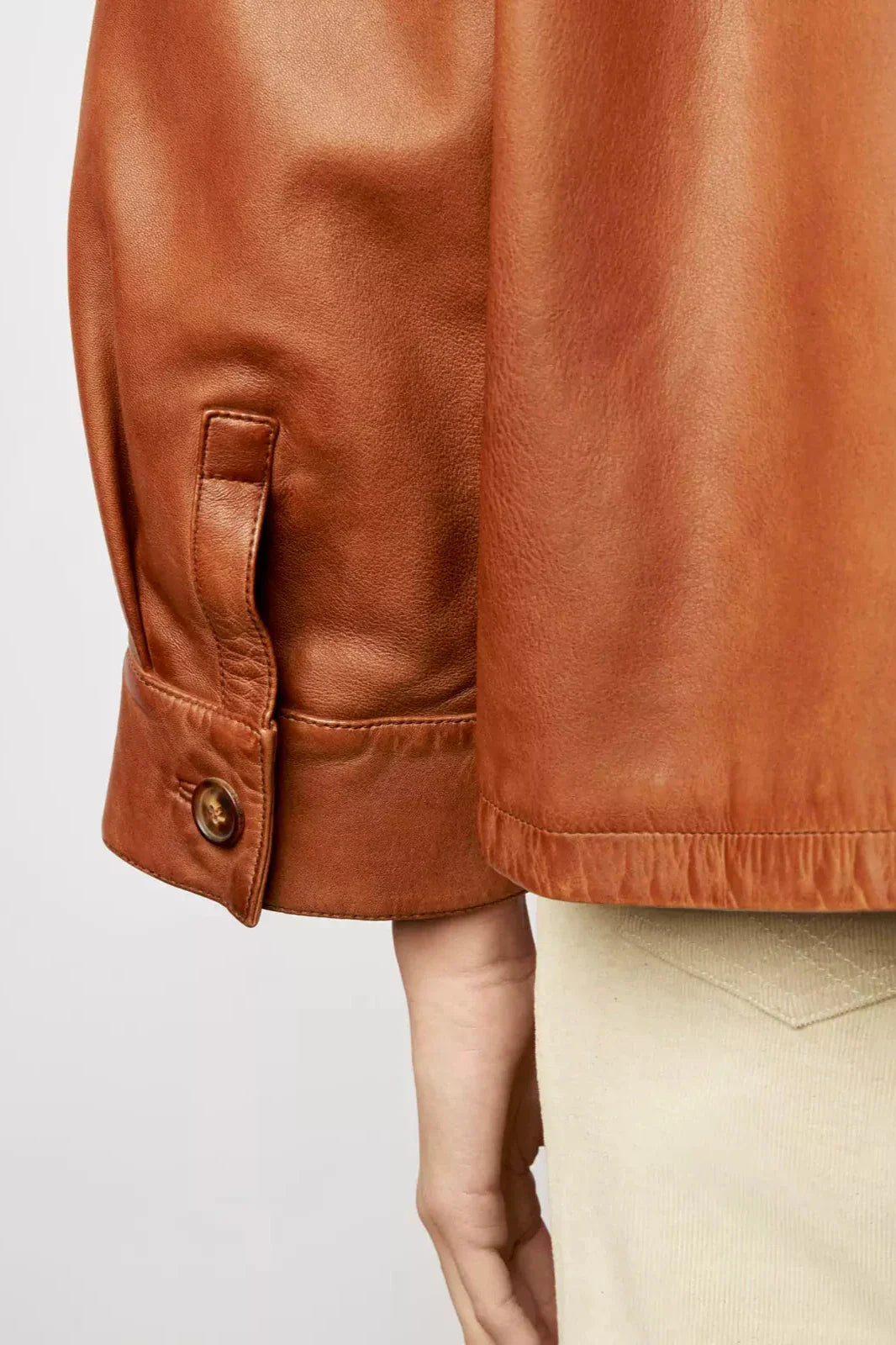 Minimalistische, kastige Kurzjacke aus Leder