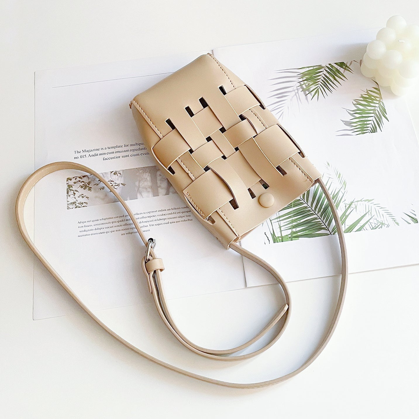 en cuir tressé avec un design creux