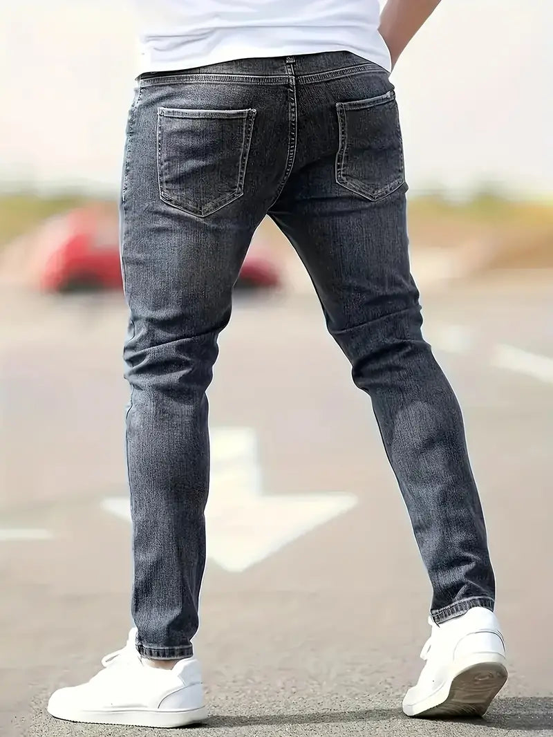 Liam – un jean déchiré pour le printemps