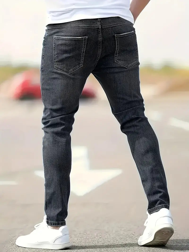 Liam – un jean déchiré pour le printemps