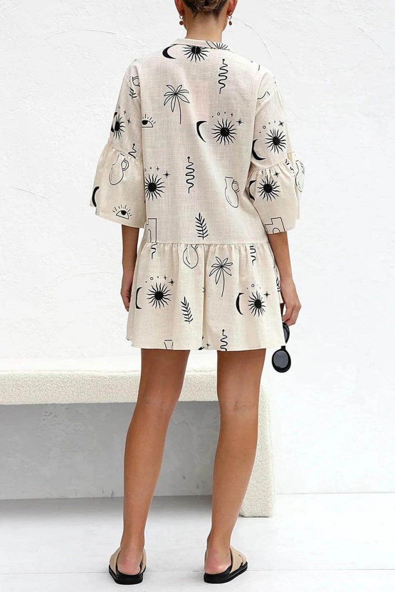 Kurzes, lockeres Hemdkleid im Ethno-Stil