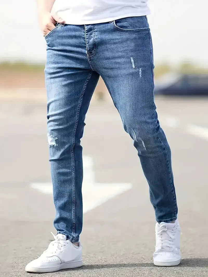 Liam – un jean déchiré pour le printemps
