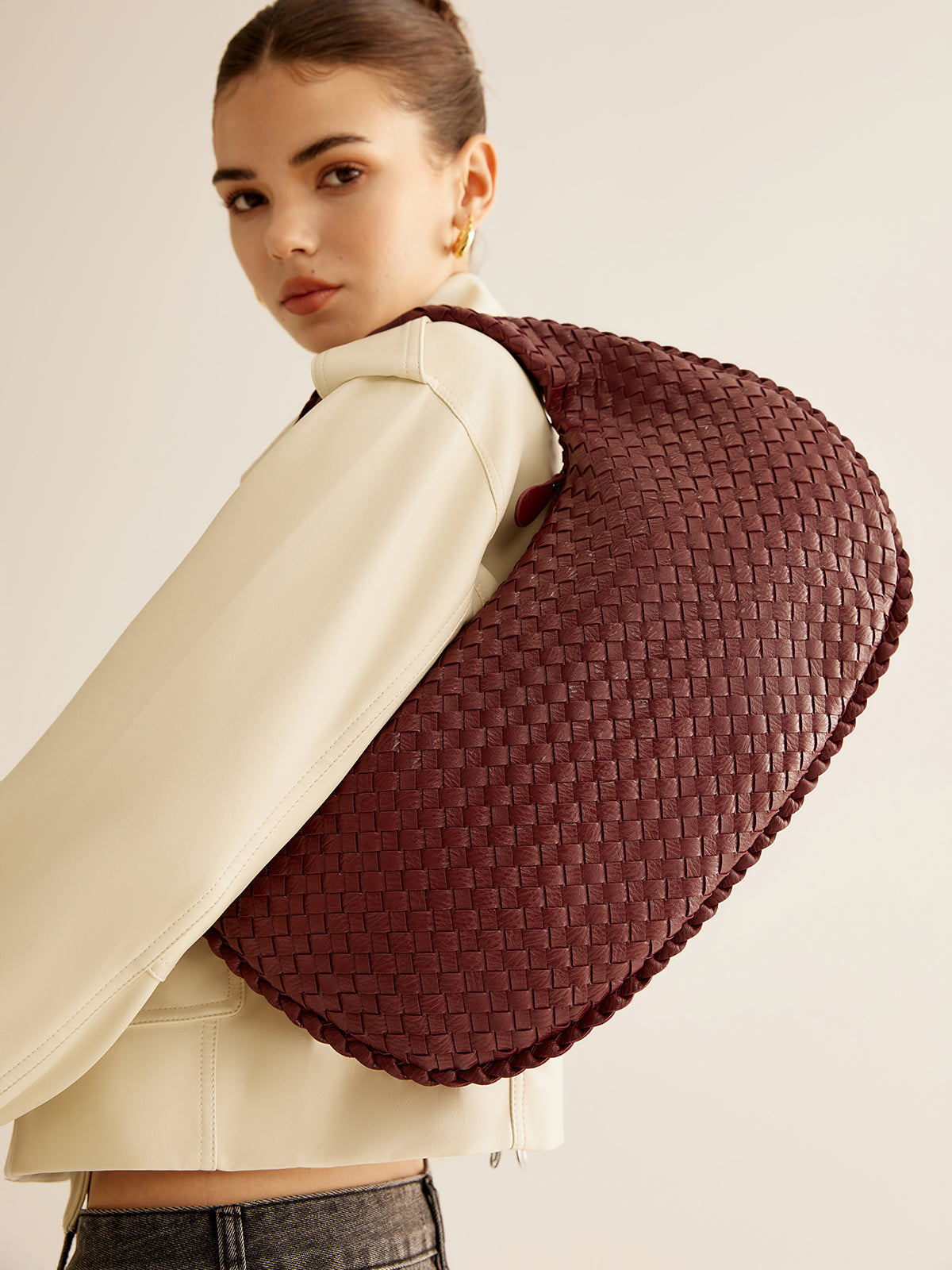 Sac à main tissé arrondi