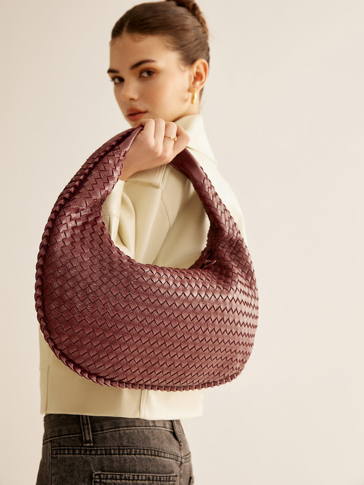 Sac à main tissé arrondi