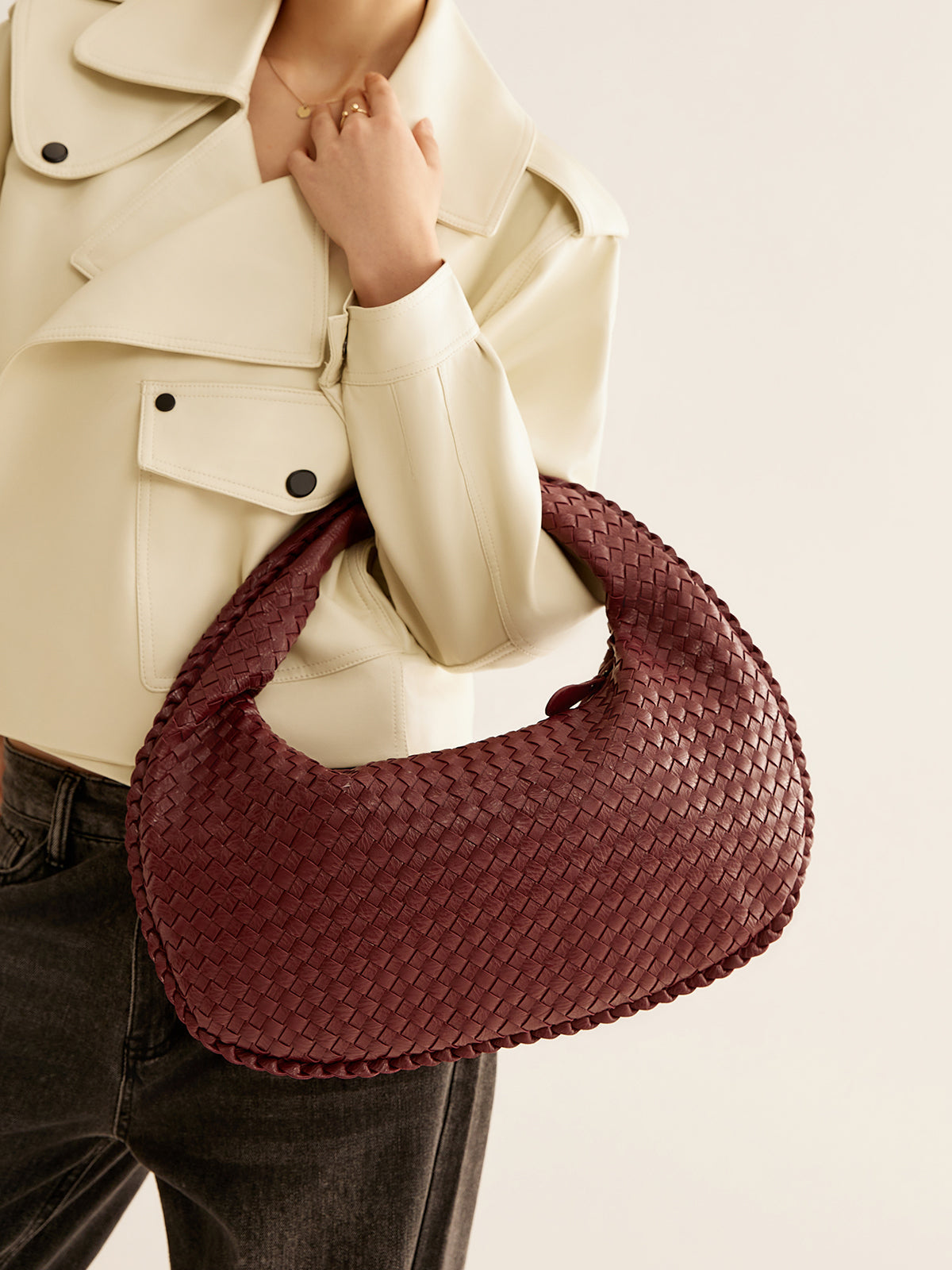Sac à main tissé arrondi