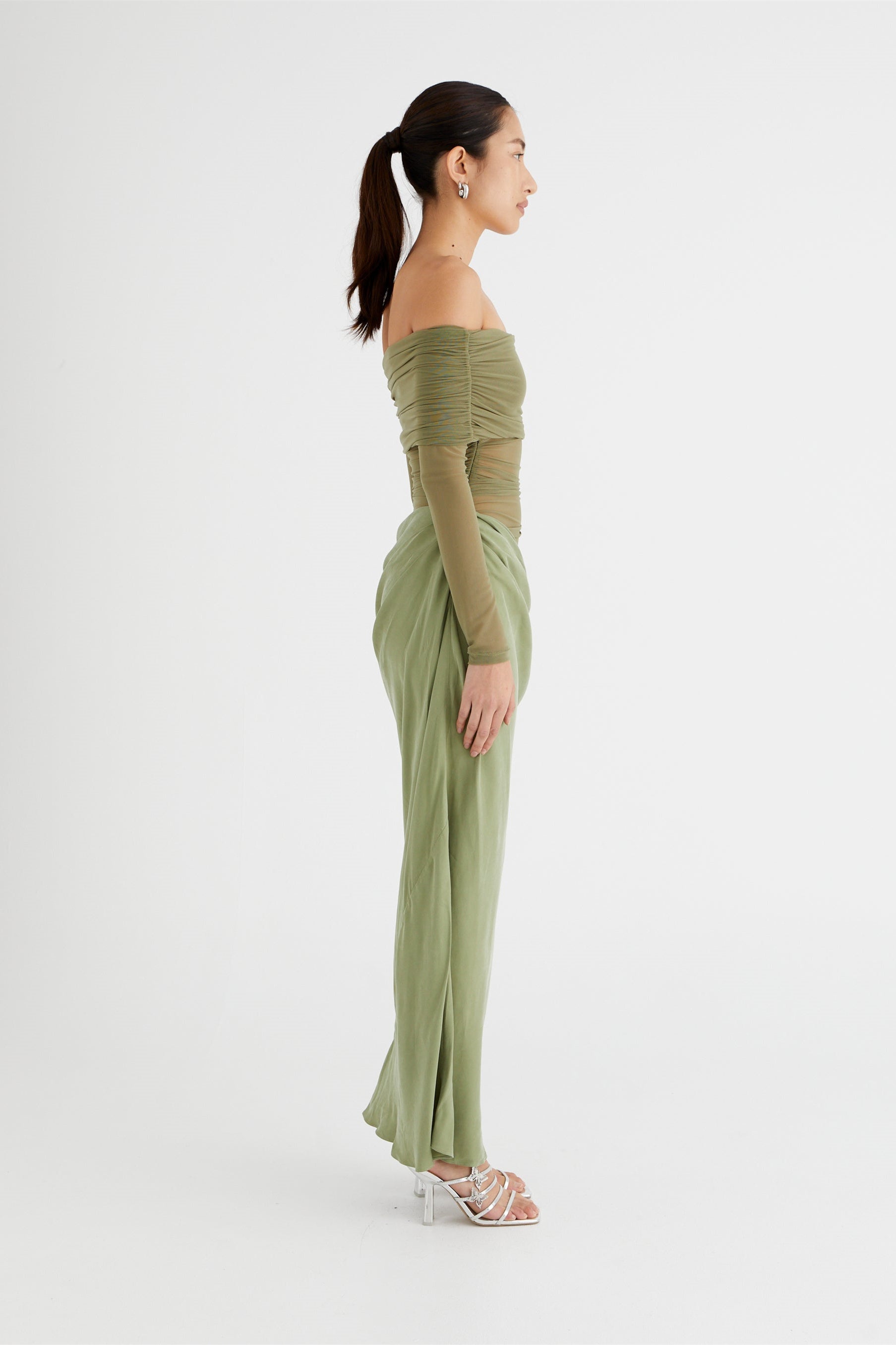Lillian – Schulterfreies, transparentes Maxi-Netzkleid