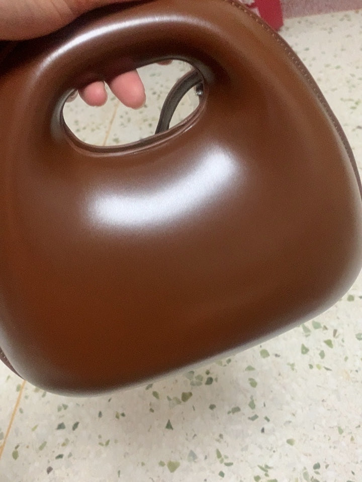 Sac rond pour femme Bellachicha - sac à main au design coquillage rétro avec rabat enveloppant et option de transport en bandoulière