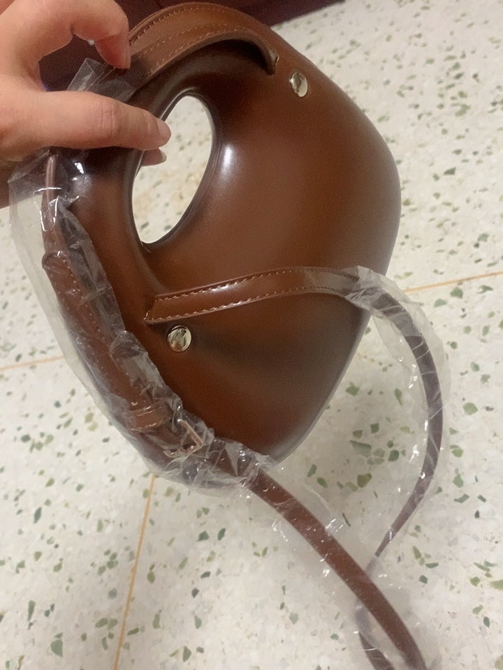 Sac rond pour femme Bellachicha - sac à main au design coquillage rétro avec rabat enveloppant et option de transport en bandoulière