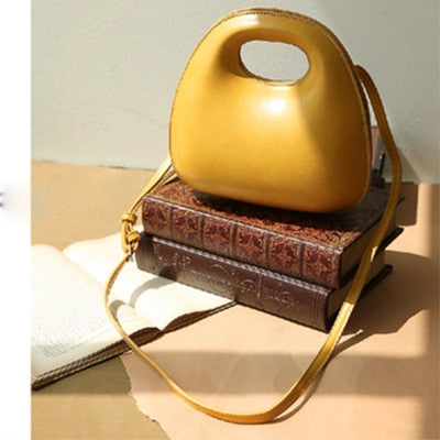 Sac rond pour femme Bellachicha - sac à main au design coquillage rétro avec rabat enveloppant et option de transport en bandoulière