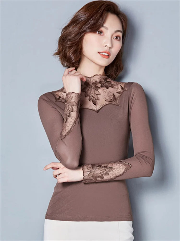 Bellachicha - Spitzenbluse mit Turtleneck