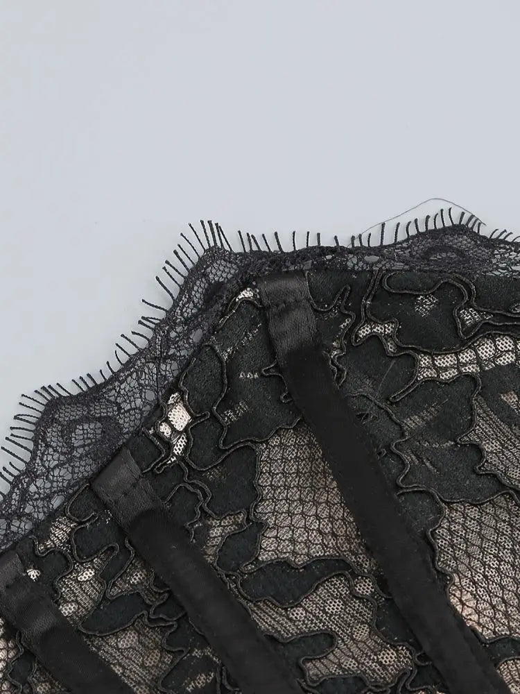 Lorélia | Mini-robe corset en dentelle élégante