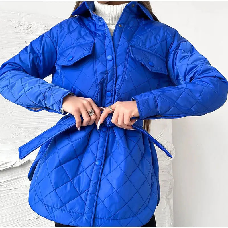 Klassische gesteppte Jacke mit Druckknöpfen