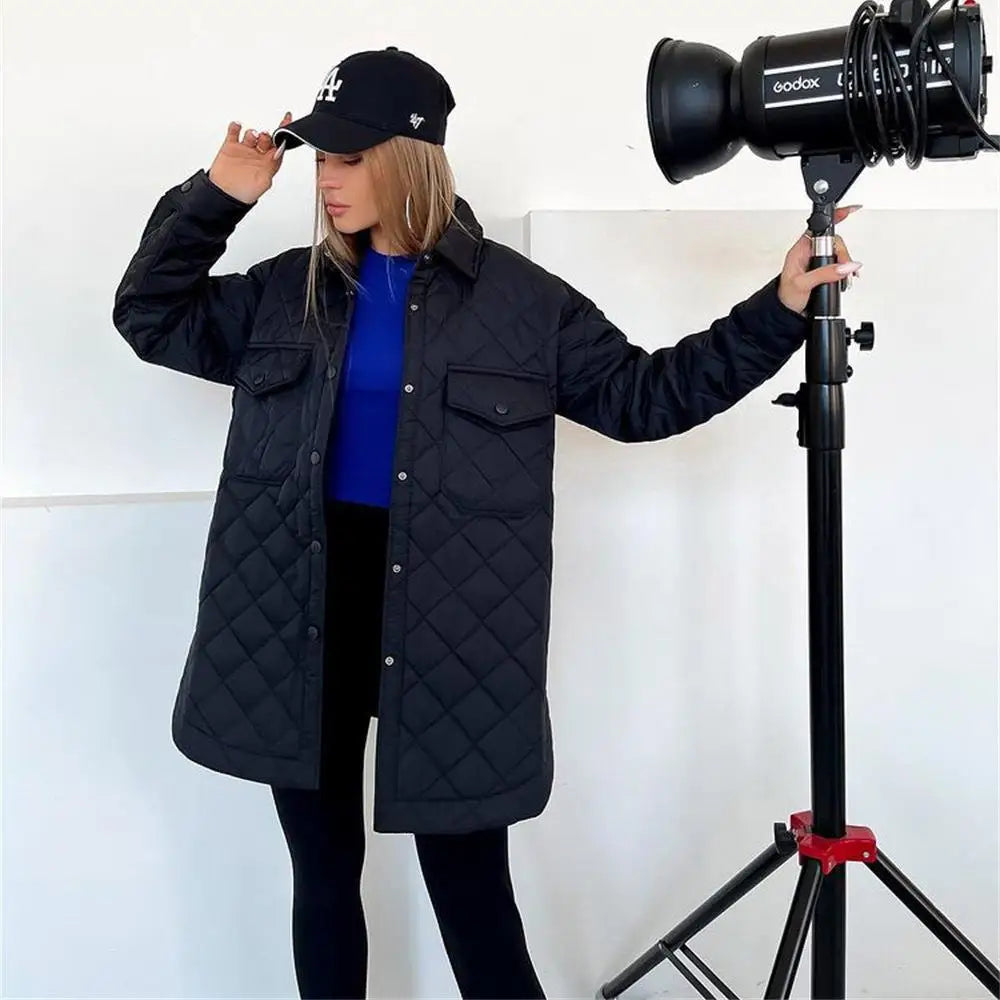 Klassische gesteppte Jacke mit Druckknöpfen