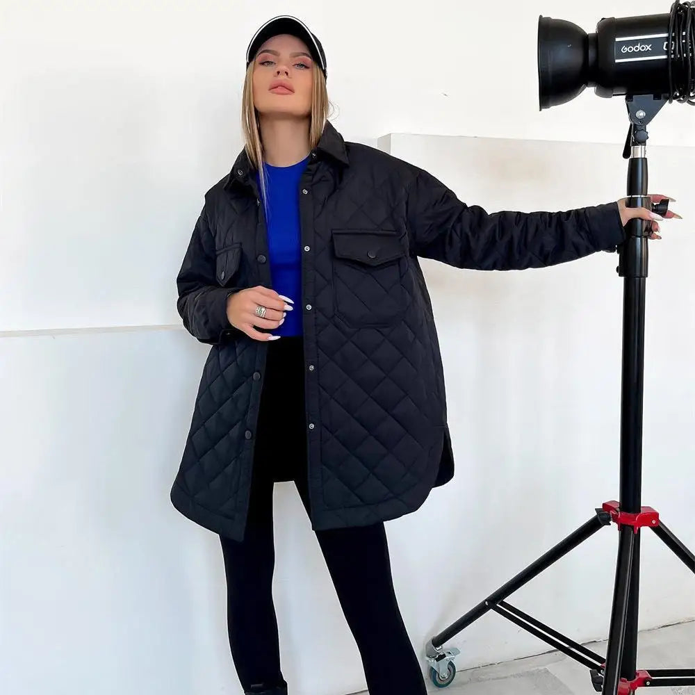 Klassische gesteppte Jacke mit Druckknöpfen