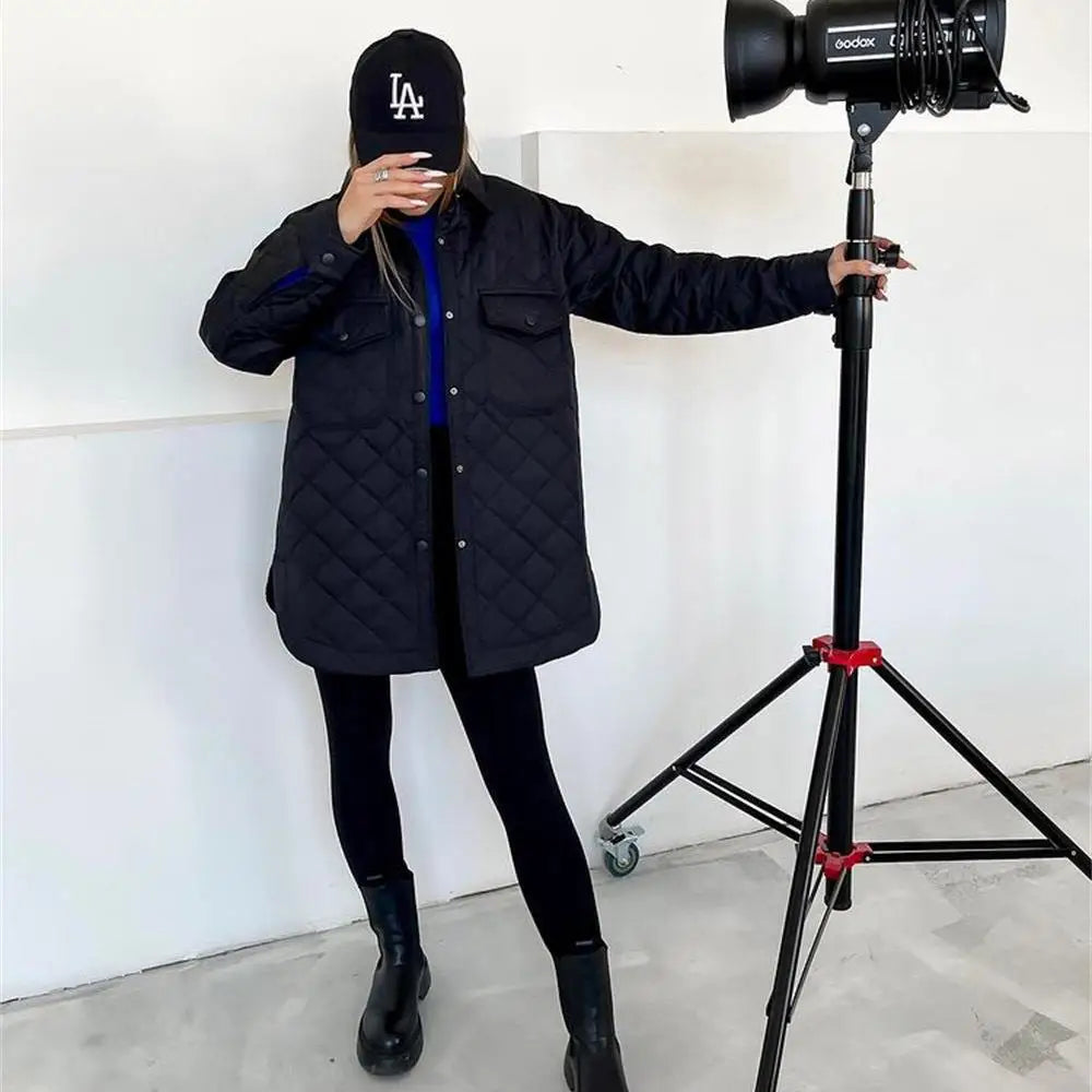 Klassische gesteppte Jacke mit Druckknöpfen