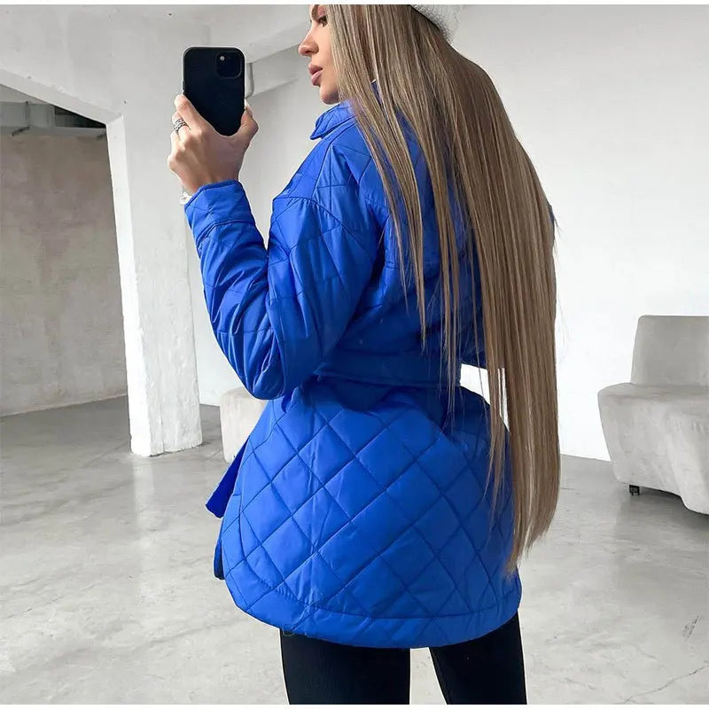 Klassische gesteppte Jacke mit Druckknöpfen