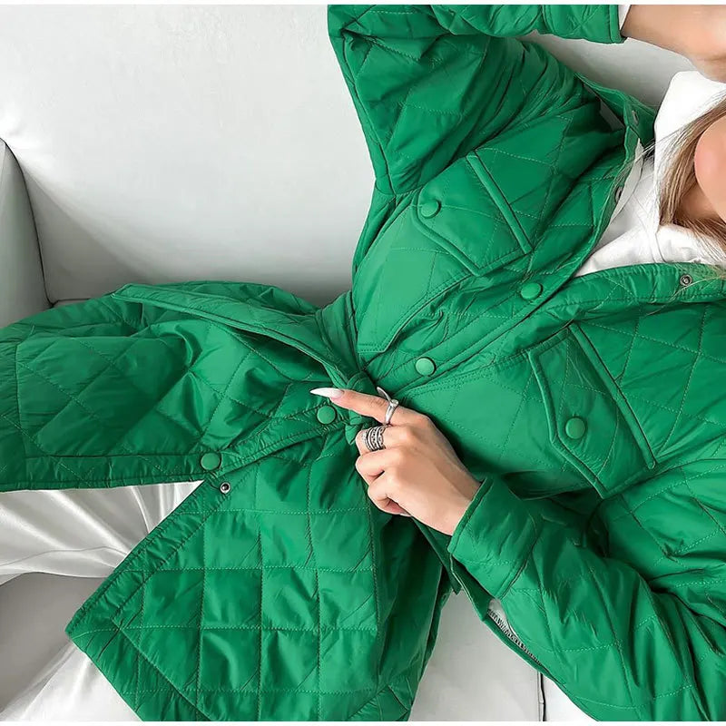 Klassische gesteppte Jacke mit Druckknöpfen