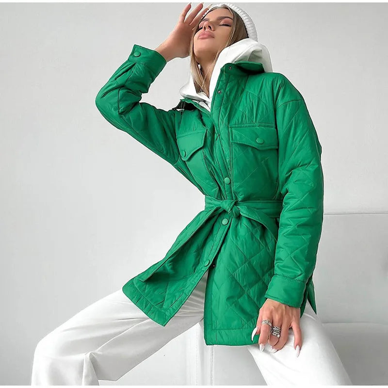 Klassische gesteppte Jacke mit Druckknöpfen