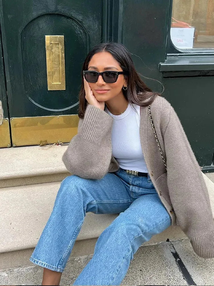 Anastasie | Cardigan femme à manches longues et patte de boutonnage