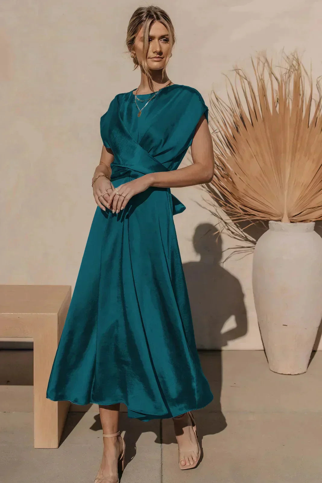 Daniela - Robe midi en satin avec nœud