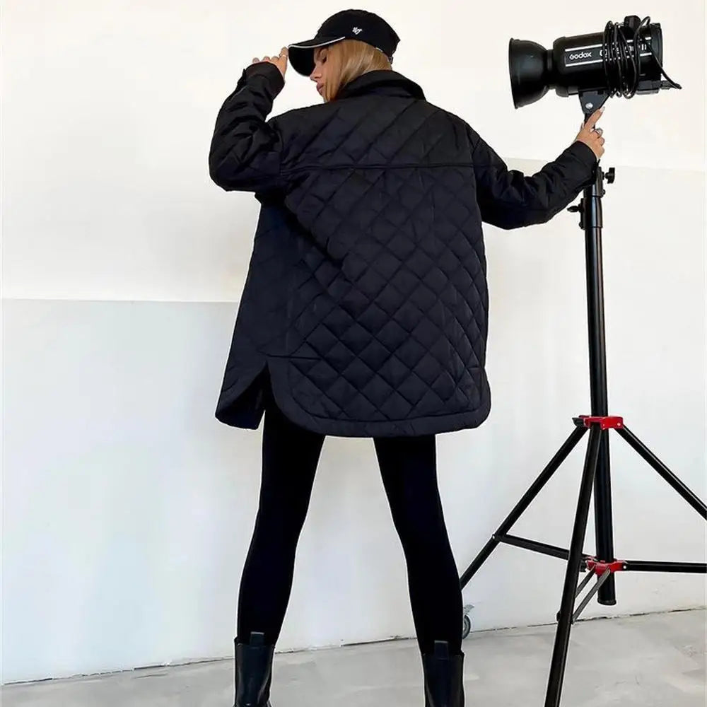 Klassische gesteppte Jacke mit Druckknöpfen