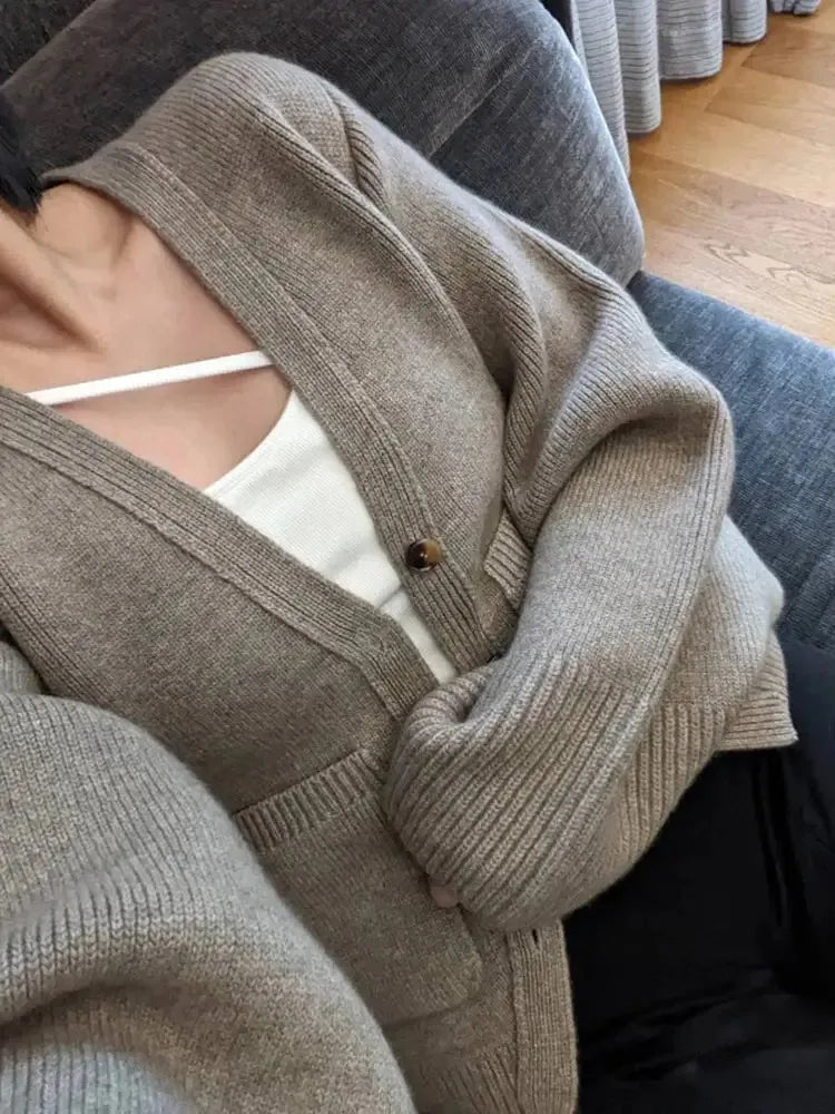 Anastasie | Cardigan femme à manches longues et patte de boutonnage