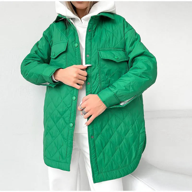 Klassische gesteppte Jacke mit Druckknöpfen