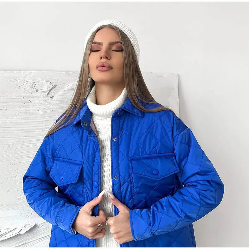 Klassische gesteppte Jacke mit Druckknöpfen