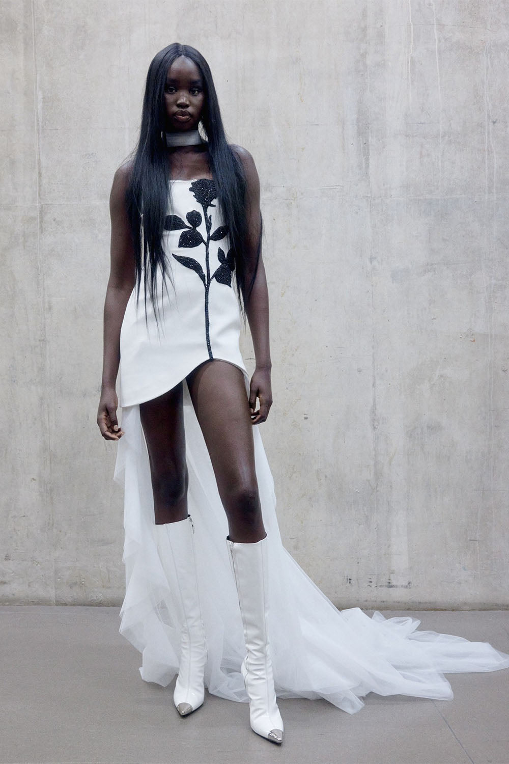 Trägerloses Minikleid „Veronica“ mit Kristallverzierung