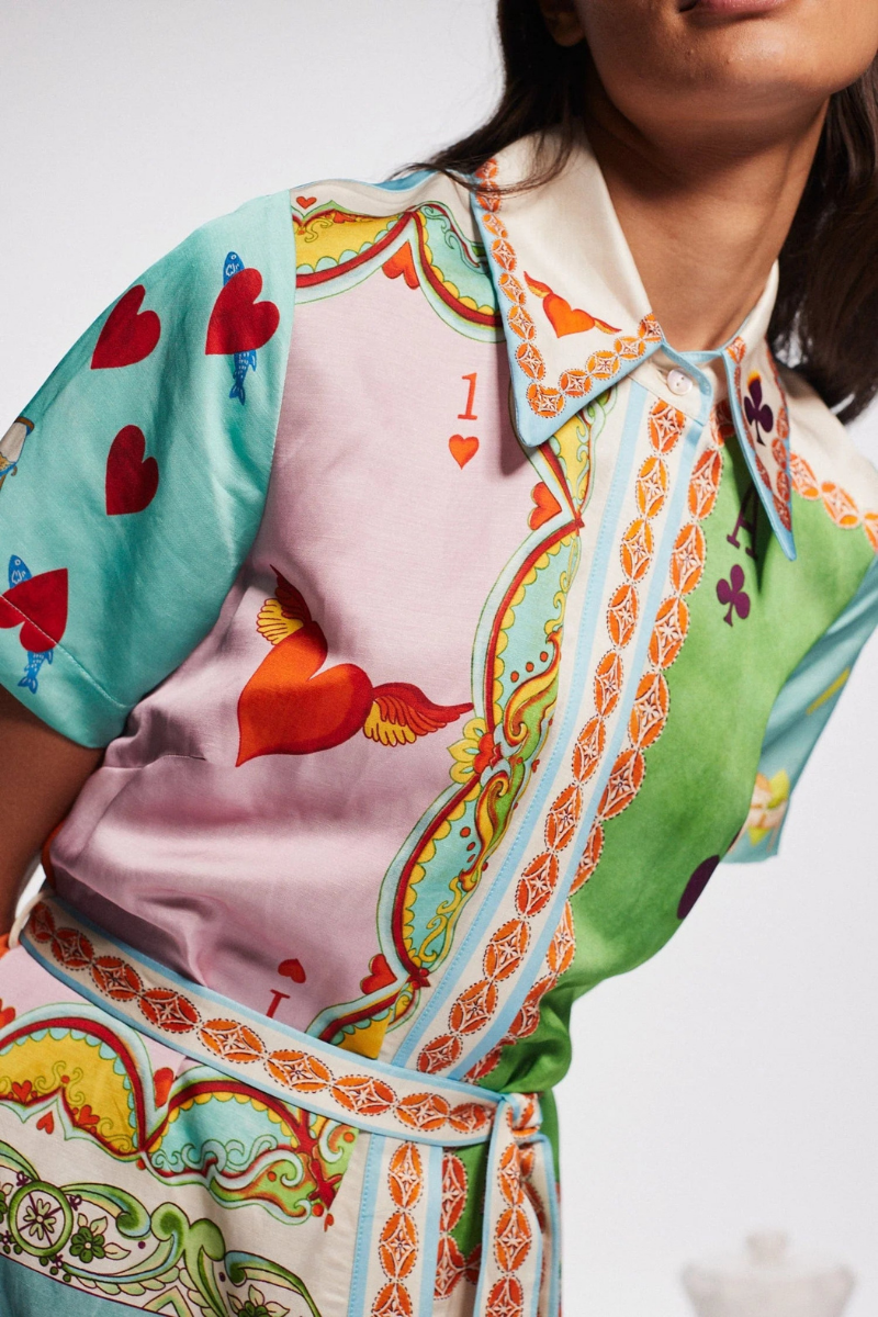 Kurzärmliges Maxikleid „Vivienne“ mit Poker-Print