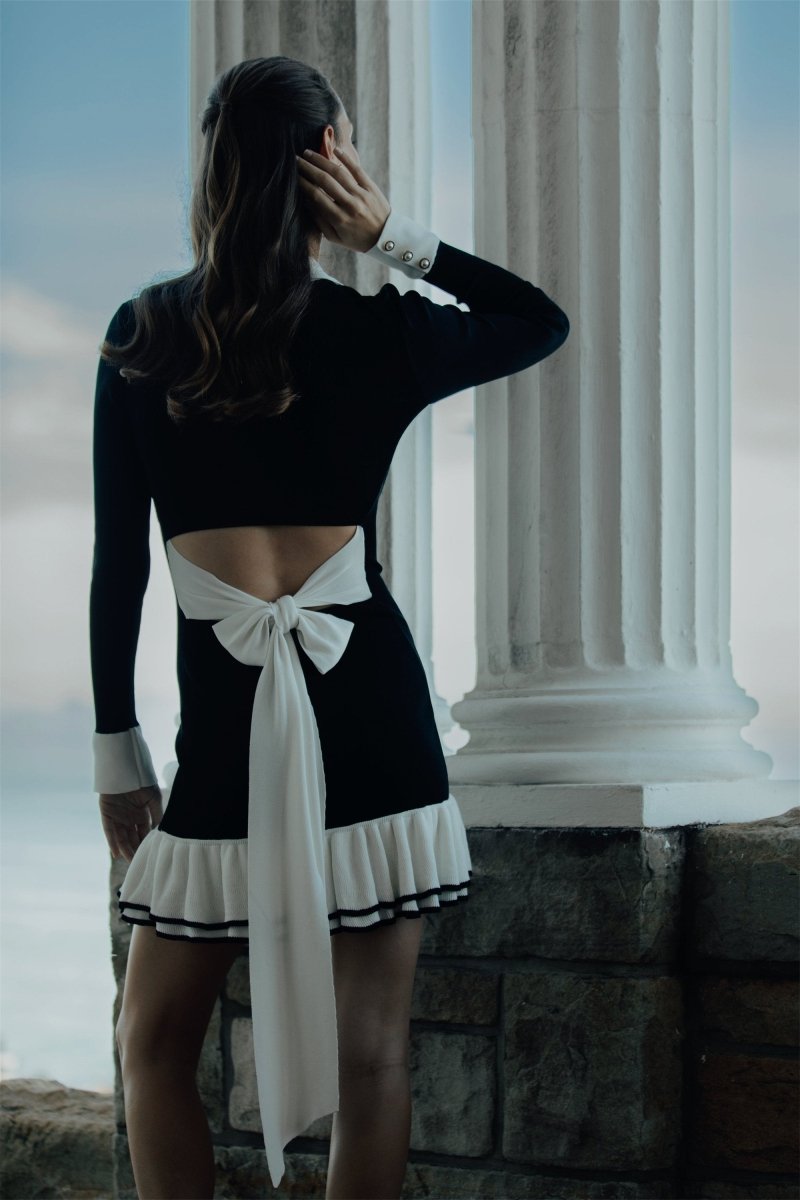 Robe mini en maille Alexia avec nœud à volants contrastant