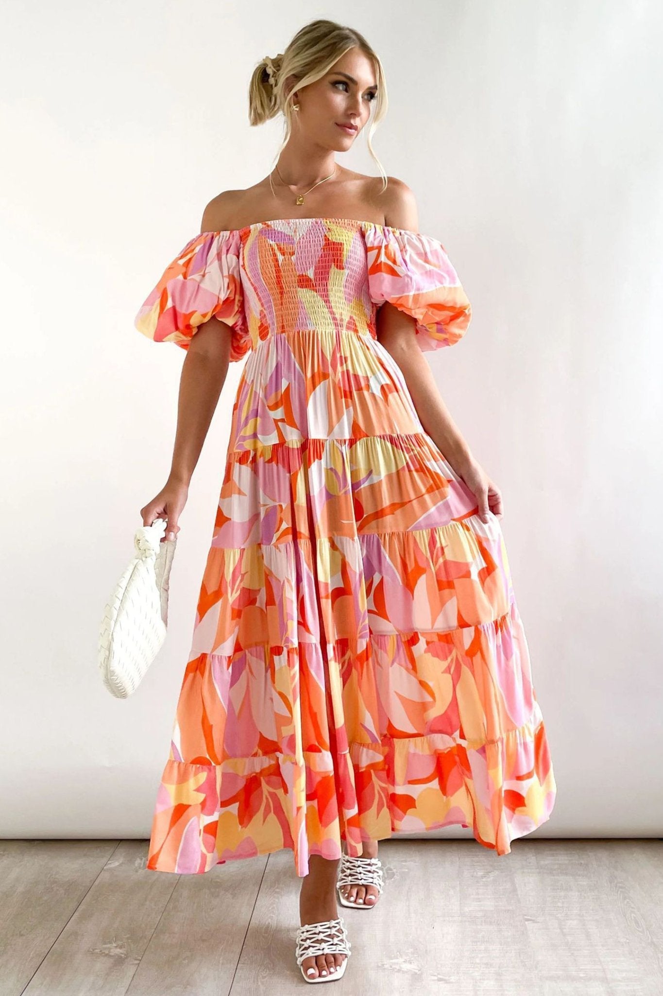 Robe longue à volants et épaules dénudées imprimée Andrea avec manches bouffantes