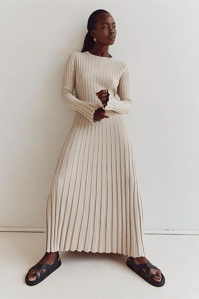 Antonia – Geripptes, ausgestelltes Maxi-Strickkleid