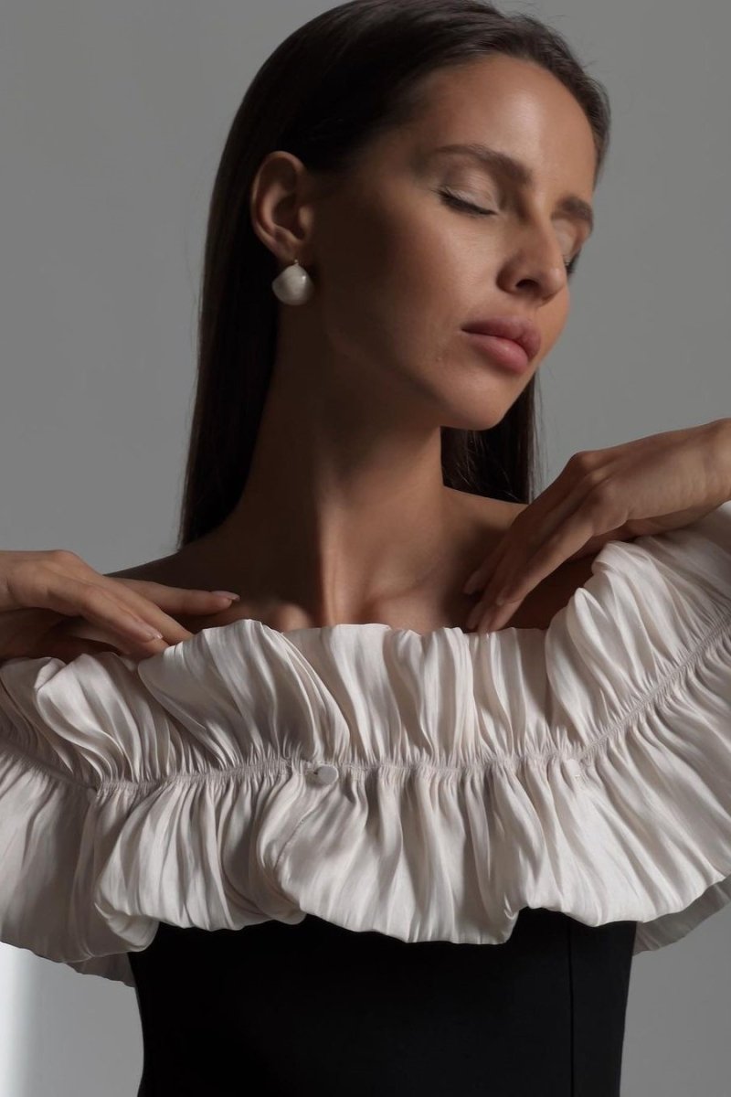 Bonnie – Schulterfreies Maxikleid mit Rüschen