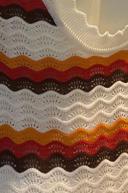 Calista – Gewebtes, rückenfreies Maxi-Strickkleid mit Zickzack-Muster