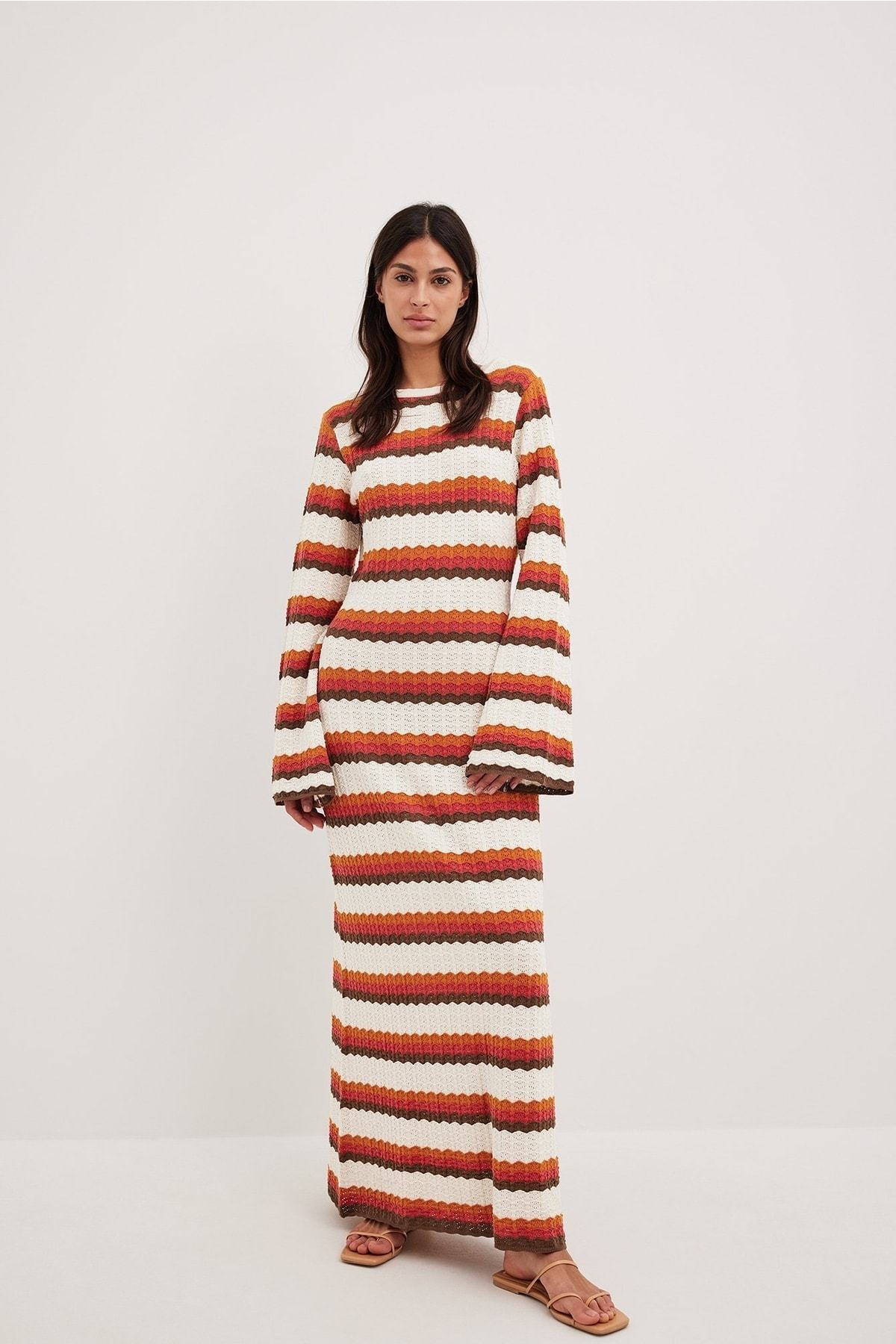 Calista – Gewebtes, rückenfreies Maxi-Strickkleid mit Zickzack-Muster