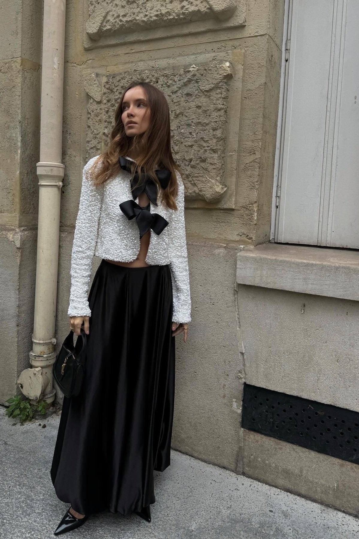 Manteau Cara à paillettes et nœud papillon